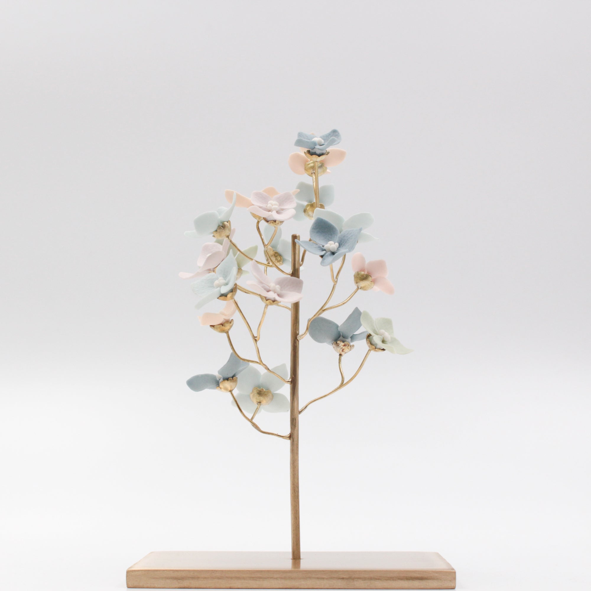 Porcelain Hydrangea Tree - Brass Tree for interior decoration - by Alain Granell