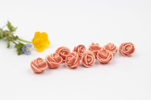 Breloques Roses en céramique fabriquées à la main en France pour création de bijoux et accessoires