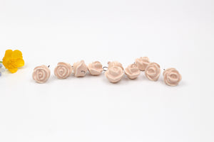 Breloques Roses en céramique fabriquées à la main en France pour création de bijoux et accessoires