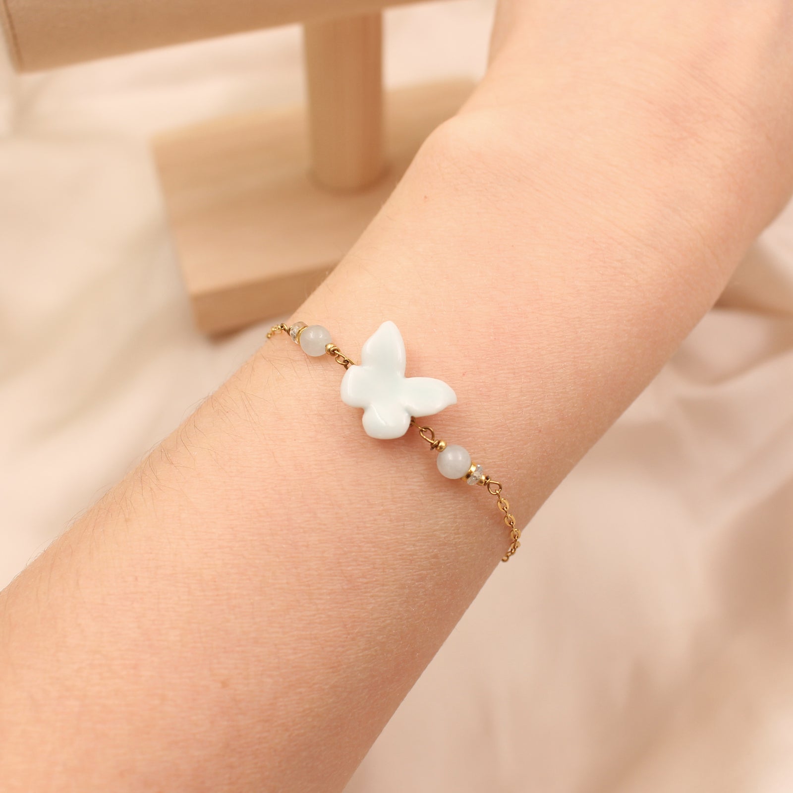 Bracelet papillon en porcelaine et aigue marine