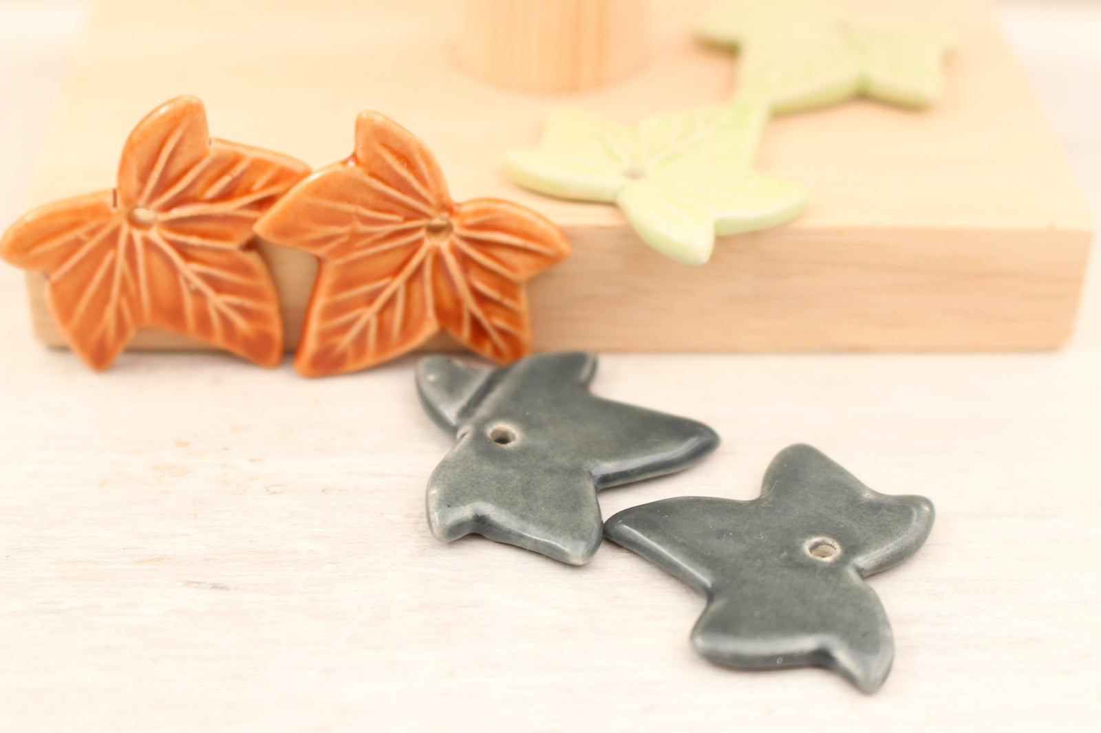 Breloque Ceramique Feuille de Vigne