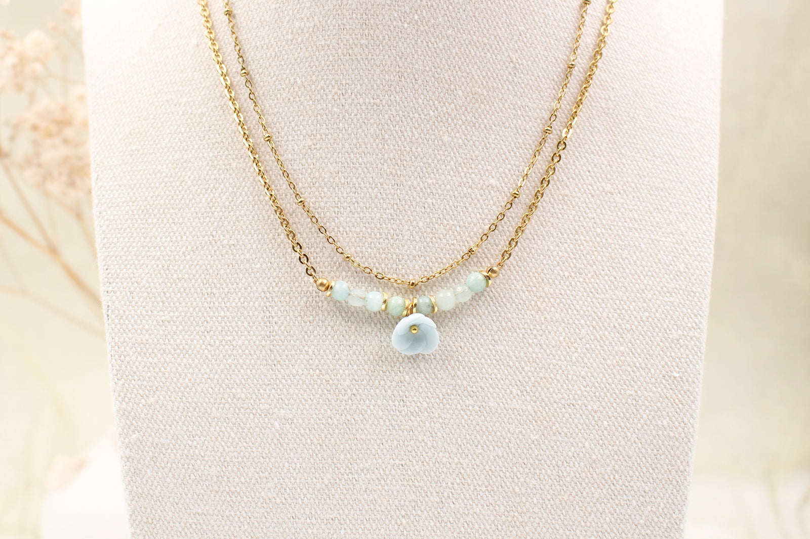 Collier Myosotis Bleu en Porcelaine, acier inoxydable doré et pierres amazonite