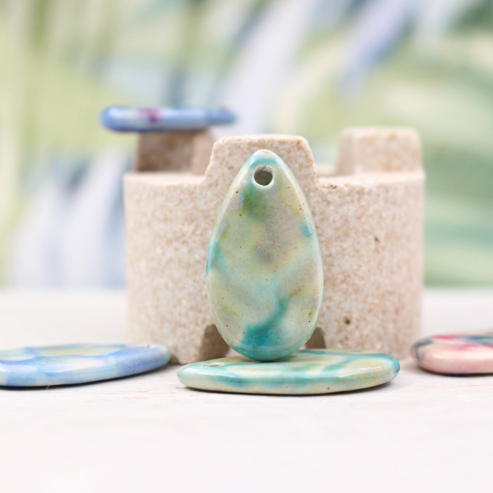 Breloques Céramique Chamarées pour création de bijoux et accessoires