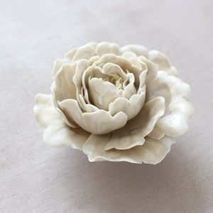 Handmade porcelain peony with a vintage look by Alain Granell