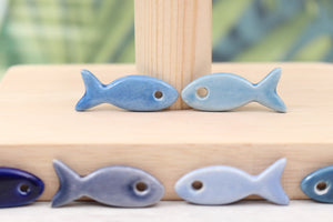 petits poissons en ceramique breloques fabriquées à la main en France