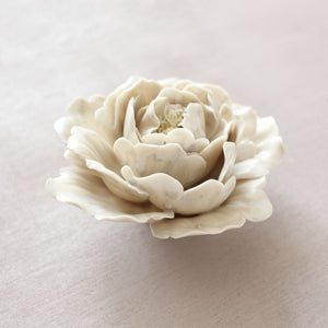 Handmade porcelain peony with a vintage look by Alain Granell