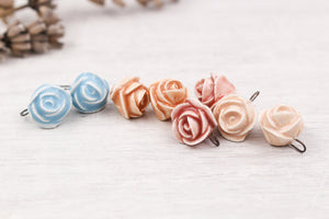 Breloques Roses en céramique fabriquées à la main en France pour création de bijoux et accessoires