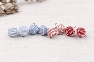 Breloques Roses en céramique fabriquées à la main en France pour création de bijoux et accessoires