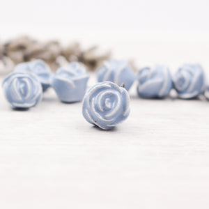 Breloques Roses en céramique fabriquées à la main en France pour création de bijoux et accessoires