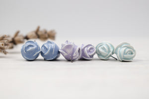 Breloques Roses en céramique fabriquées à la main en France pour création de bijoux et accessoires