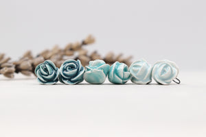 Breloques Roses en céramique fabriquées à la main en France pour création de bijoux et accessoires