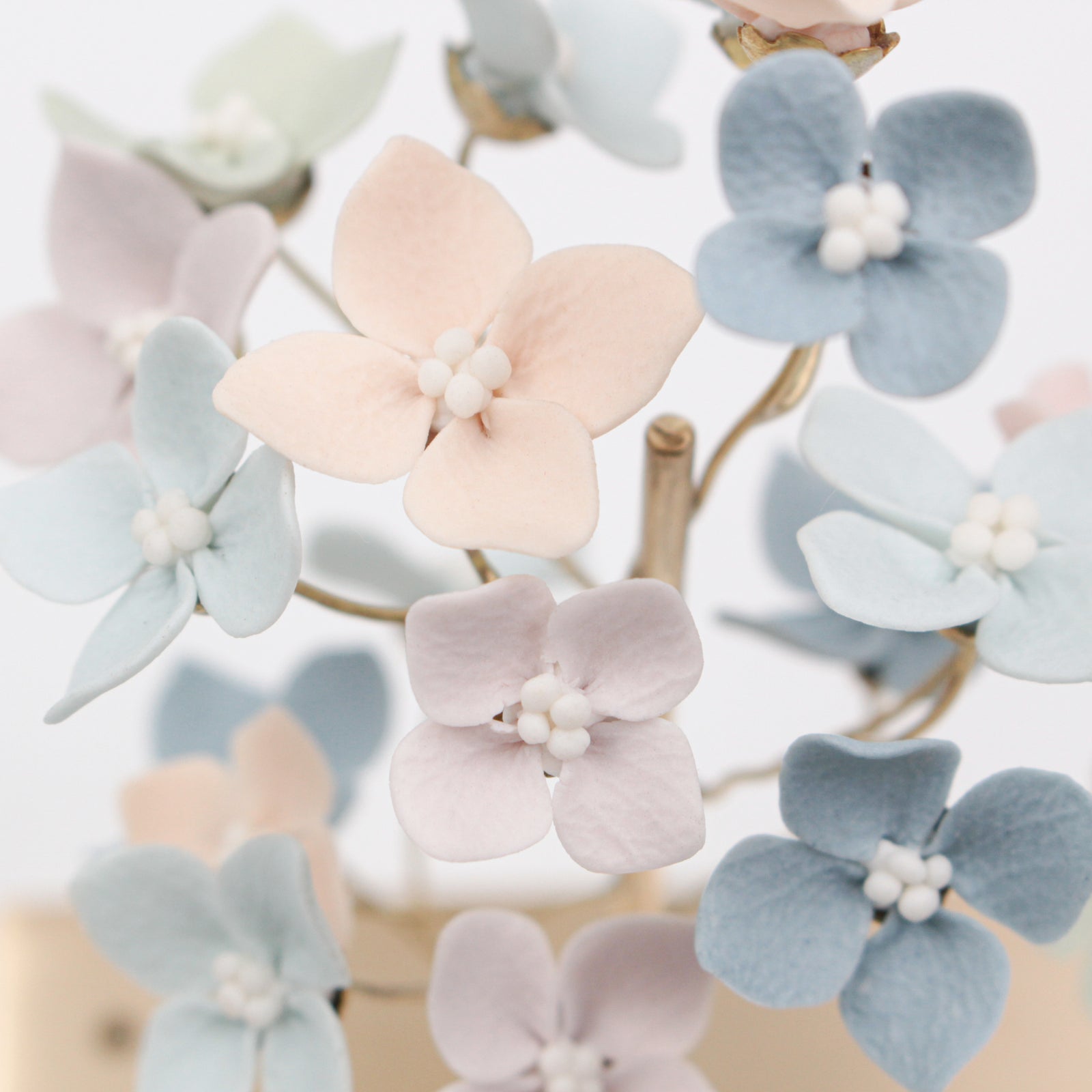 Porcelain Hydrangea Tree - Brass Tree for interior decoration - by Alain Granell